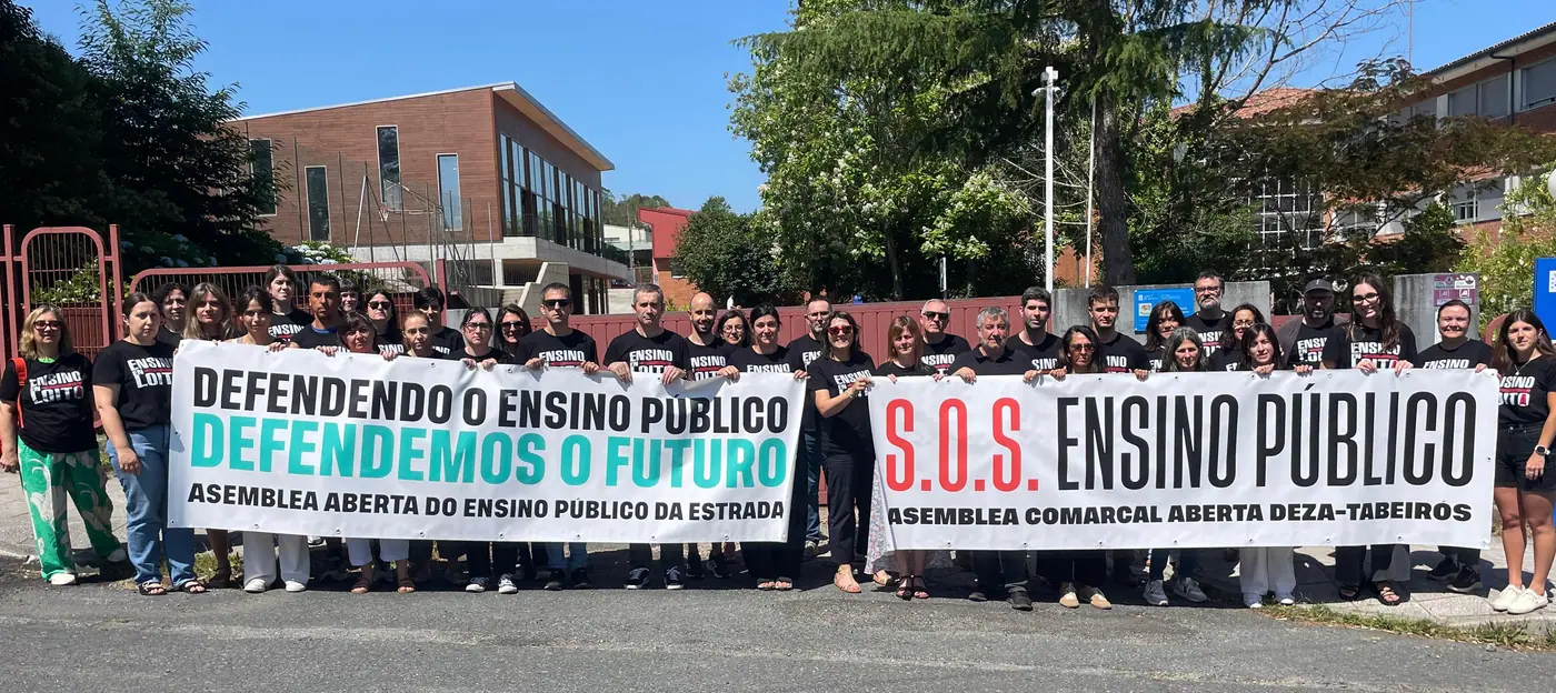 Profesorado de varios centros da Estrada mobilizado polo ensino público